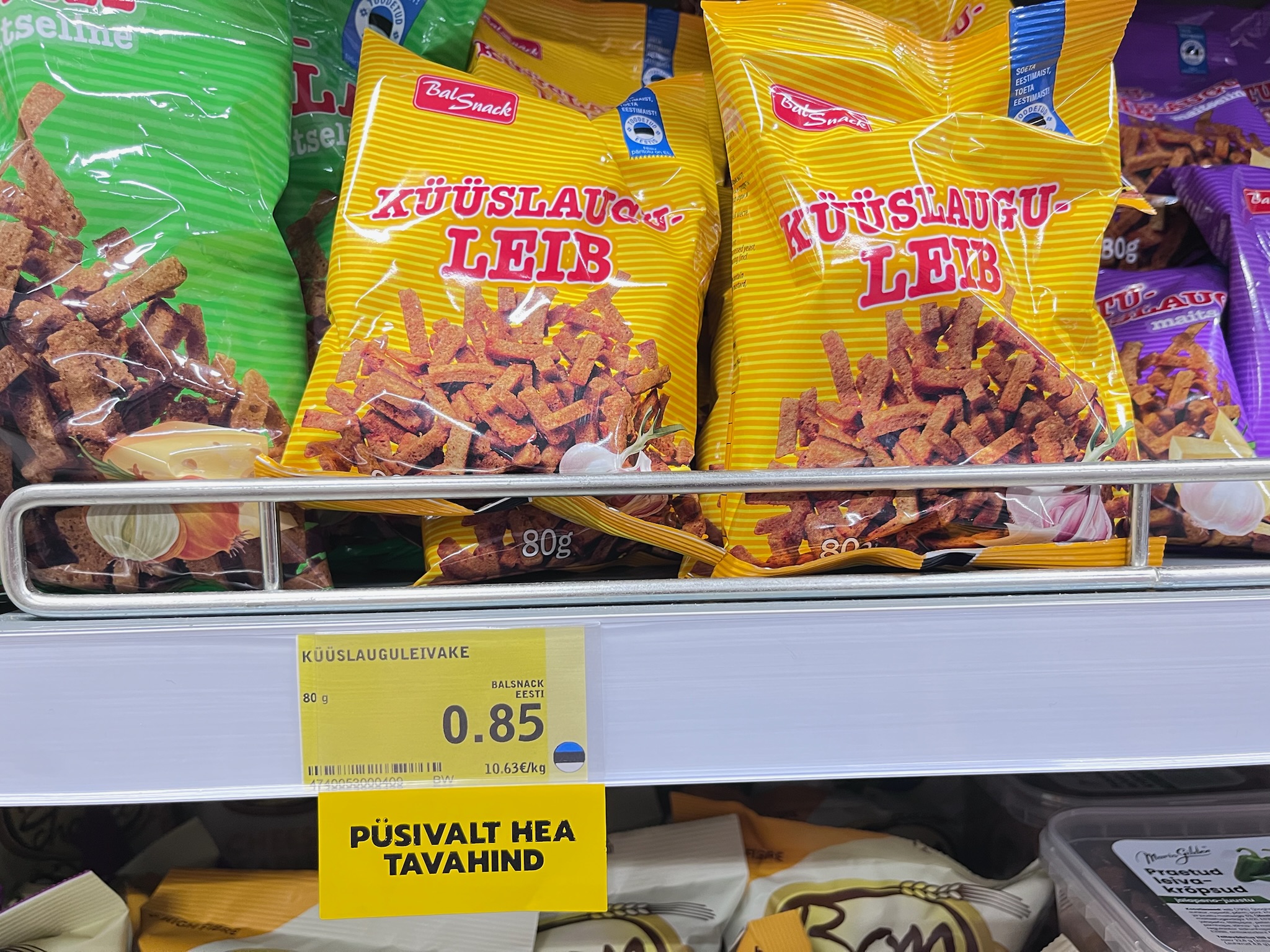 エストニアの伝統的な黒パン(レイブ)をサクサクのラスクにしたスナック菓子のパッケージ