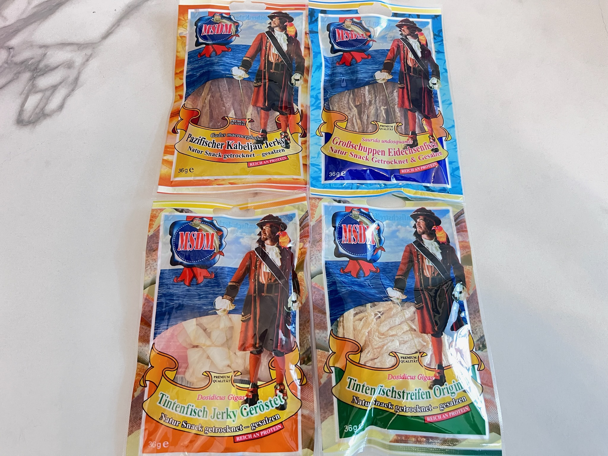 日本のさきいかやいかくんにそっくりな味わいが楽しめる、魚介系の珍味おつまみパッケージ