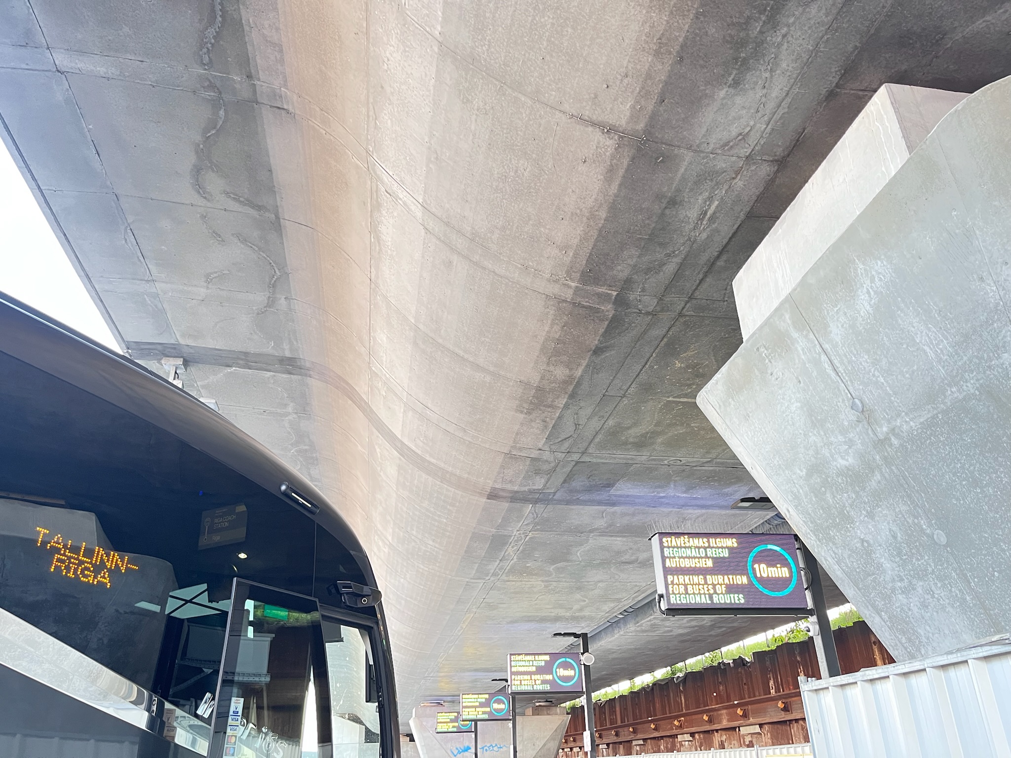 リガ長距離バスターミナル(Riga Coach Station)の到着エリア