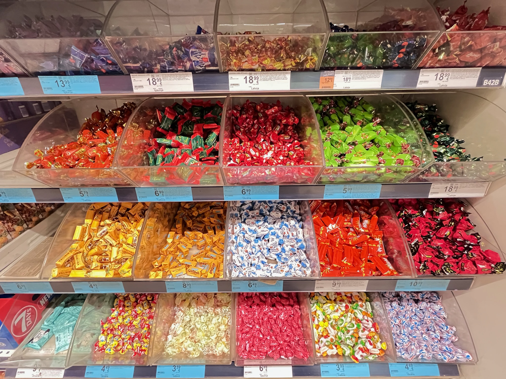 ばらまき土産におすすめな量り売りのお菓子コーナー