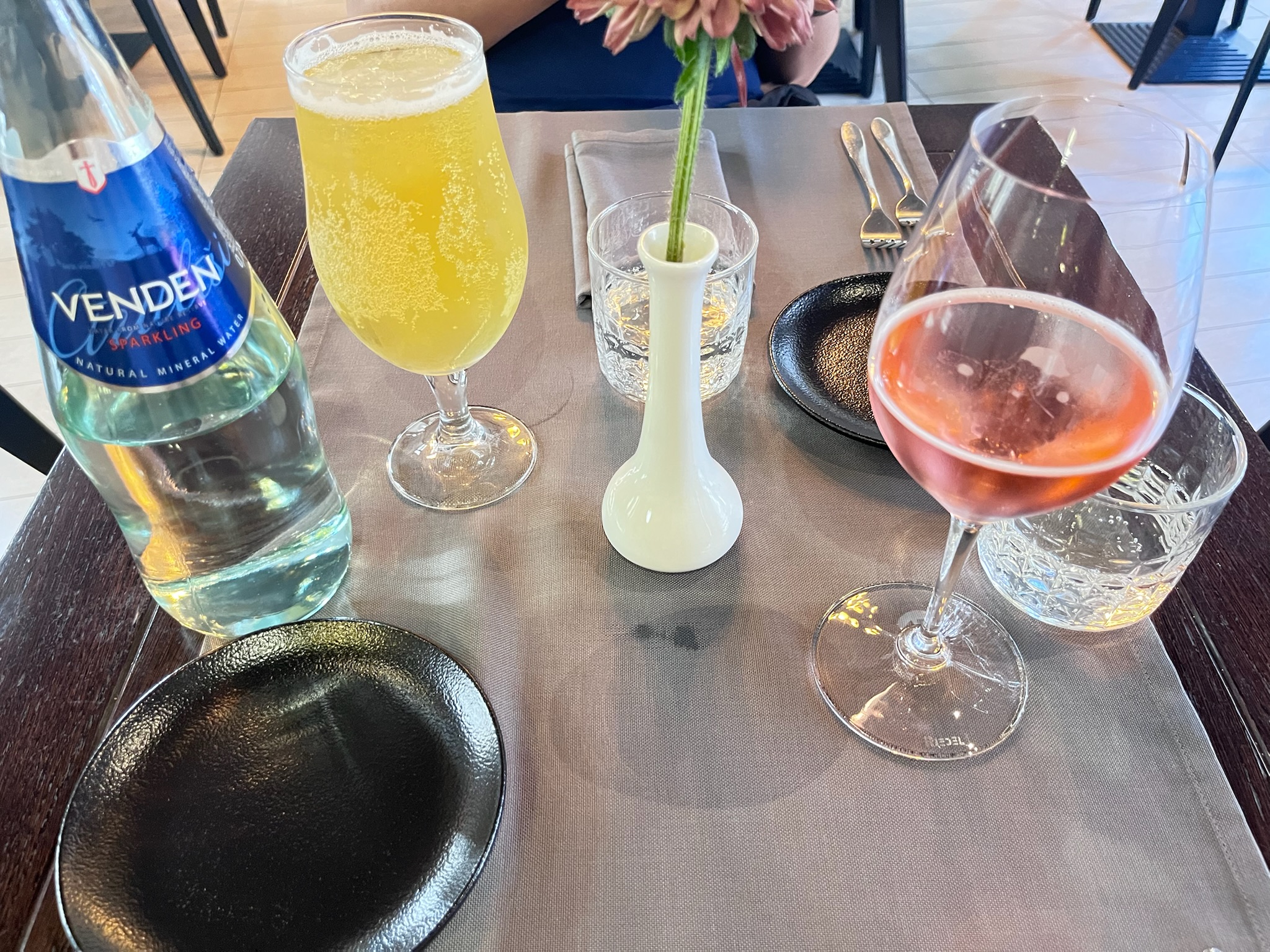 Domini Canesで楽しむラトビアのビールとロゼスパークリングワイン