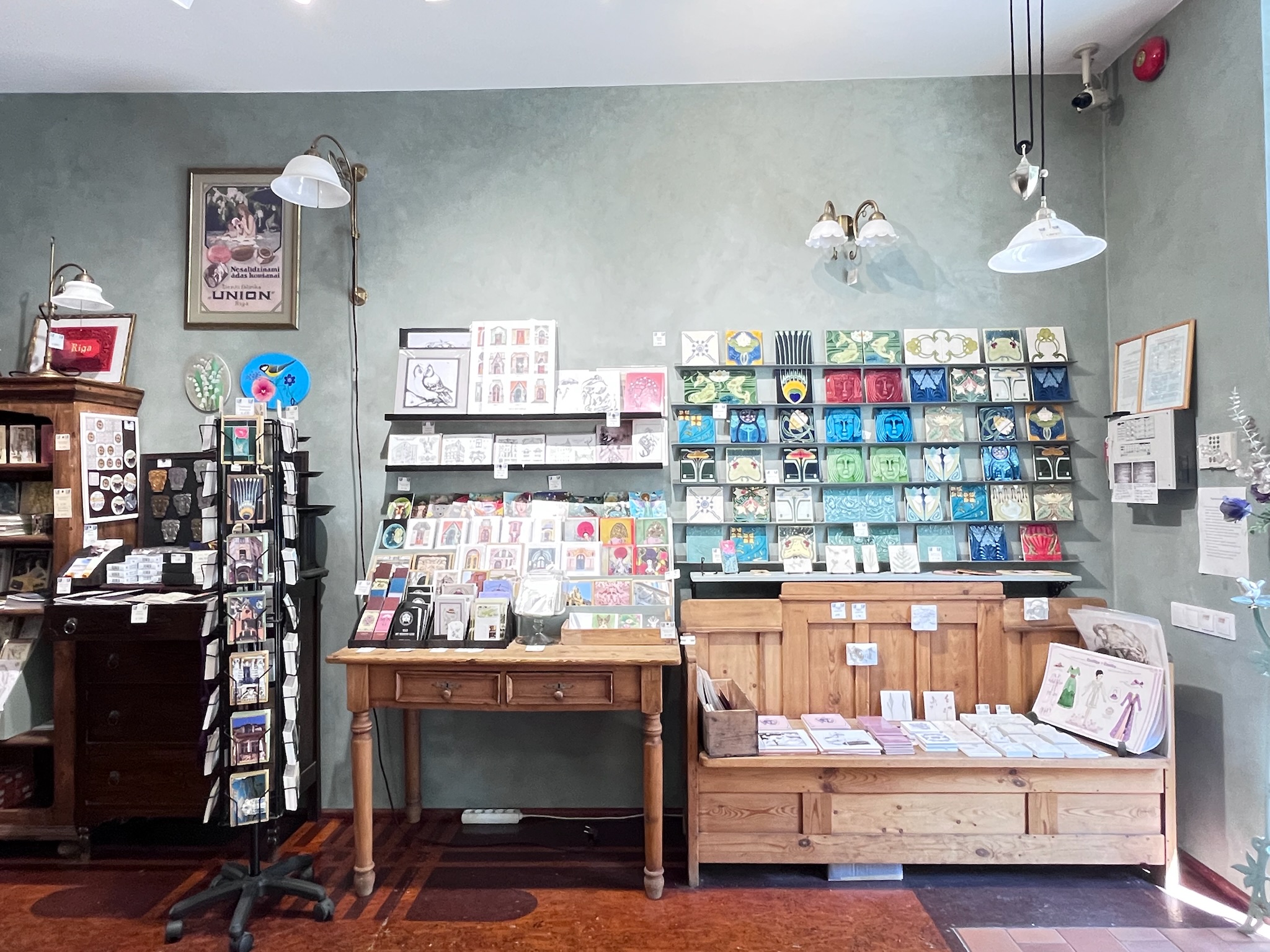 Art Nouveau Rīga の店内に並ぶセンス溢れるインテリア雑貨とお土産
