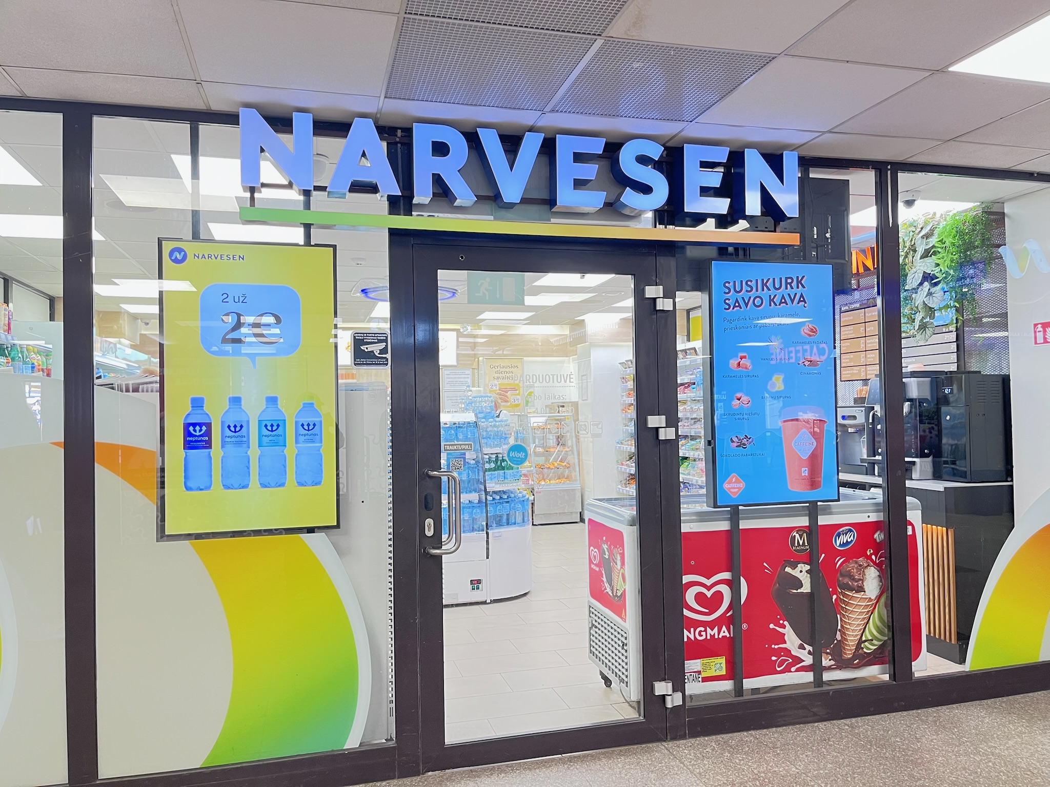ヴィリニュスバスターミナル構内にあるコンビニ NARVESEN