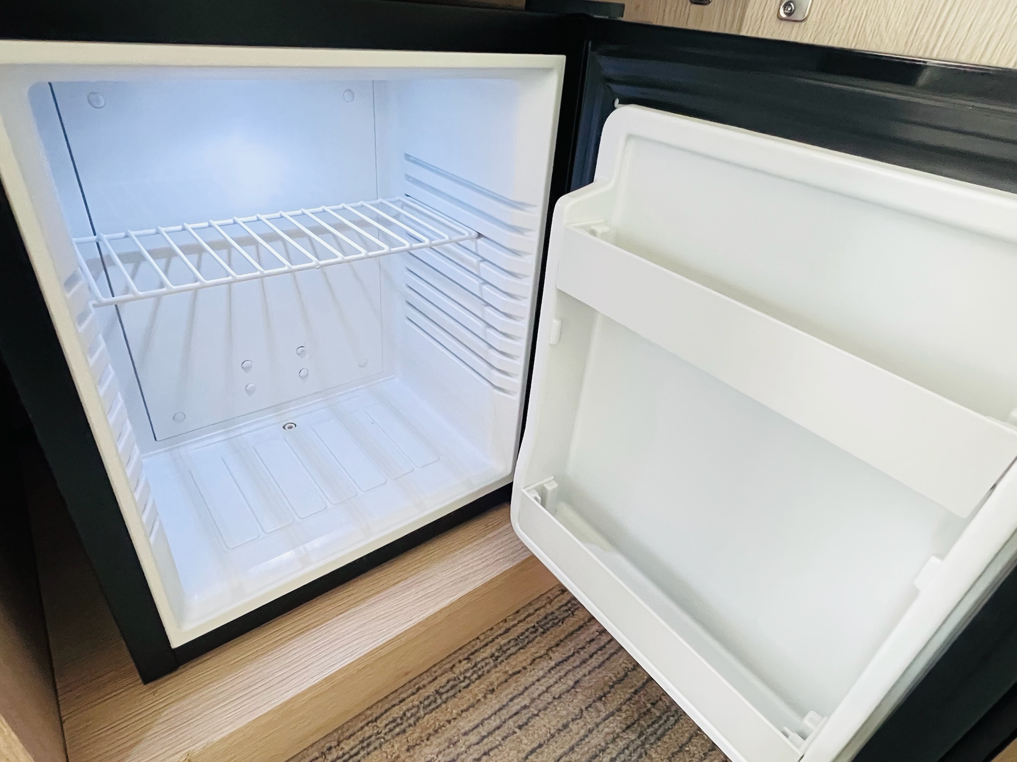 客室内のミニ冷蔵庫