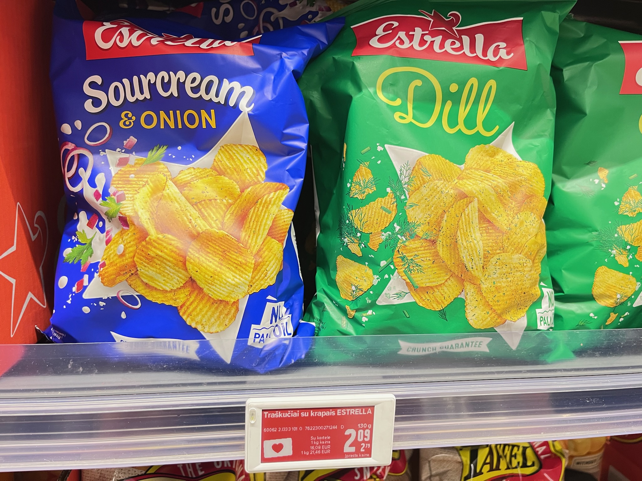 バルト三国で人気のお土産ポテトチップス Estrella(エストレラ)のディル味・サワークリーム味