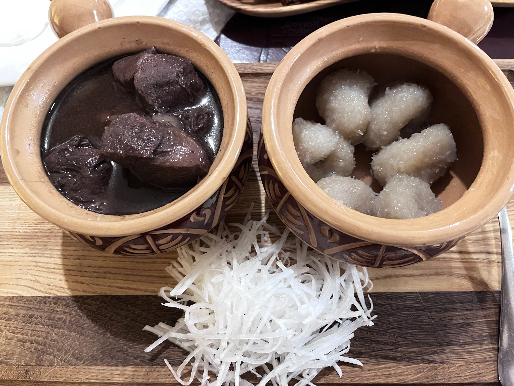 Senoji trobelė の鹿肉の赤ワイン煮込みシチュー