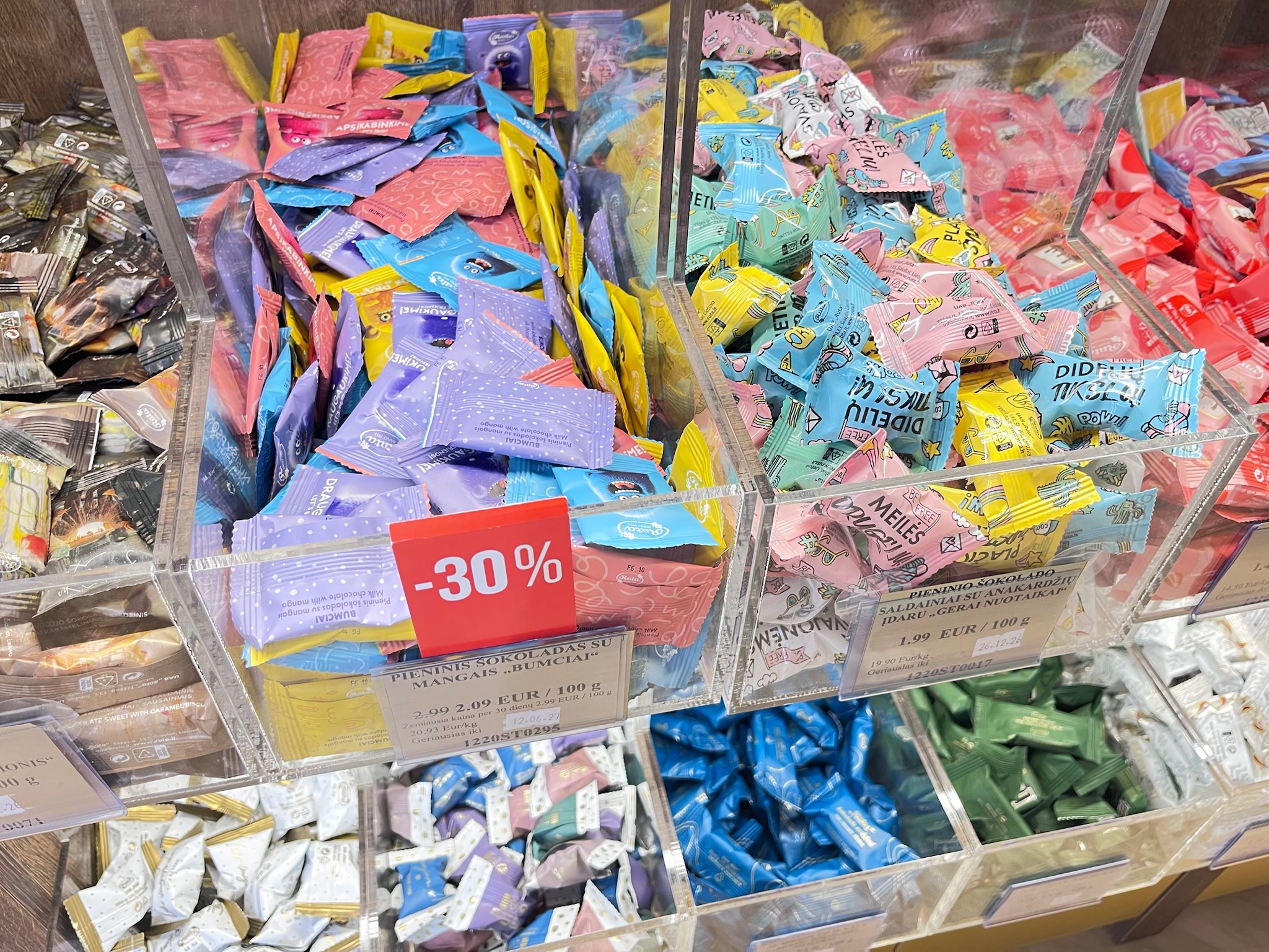 量り売りで購入できるRutaの個包装チョコレートやフルーツ菓子