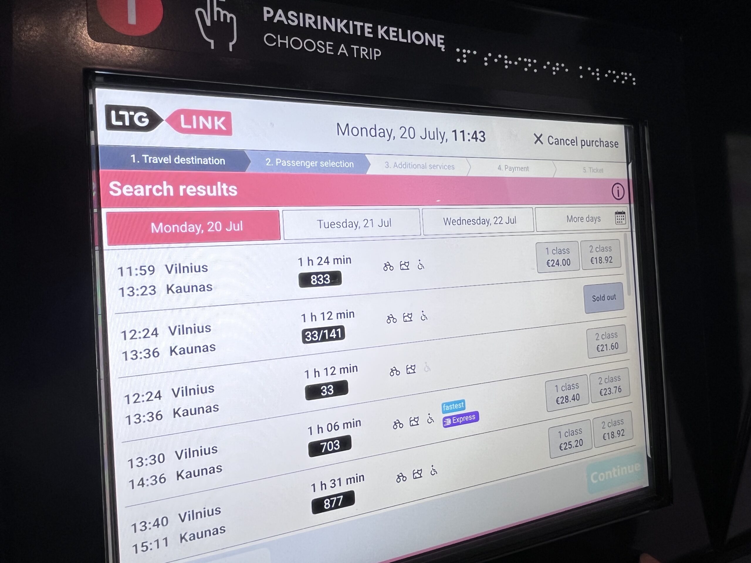 ヴィリニュスからカウナス行き列車の時刻・座席クラス・料金購入画面
