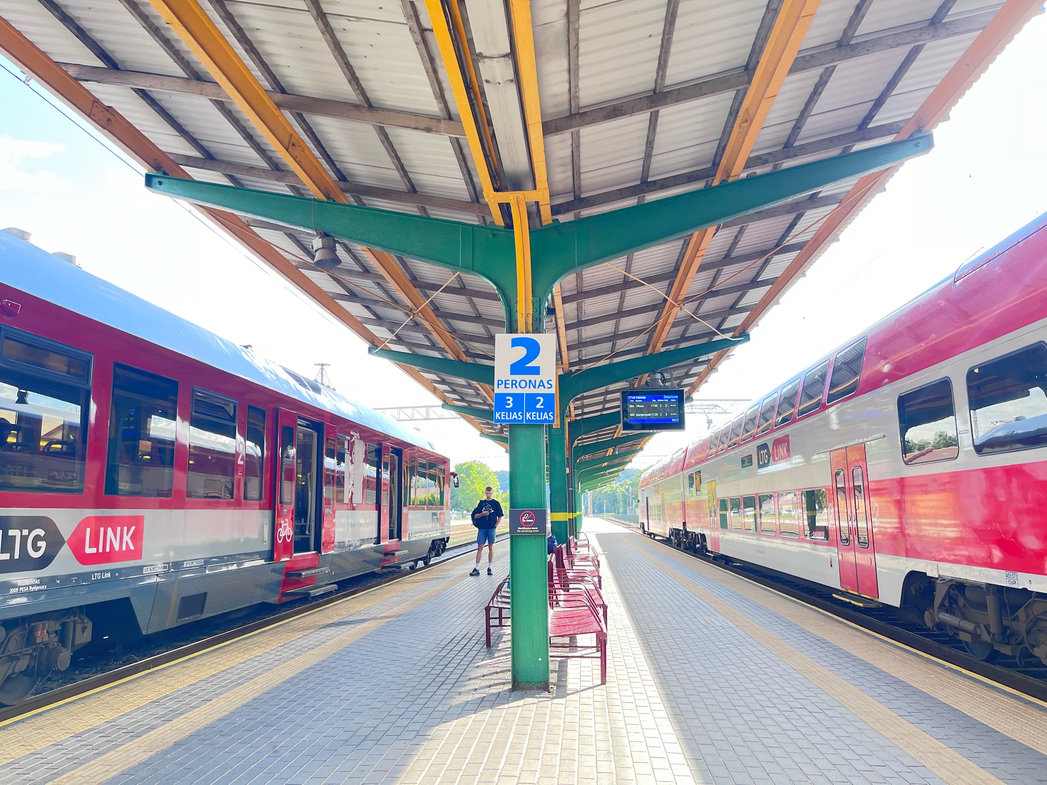 カウナス駅からヴィリニュス行きの列車が発車するプラットホーム