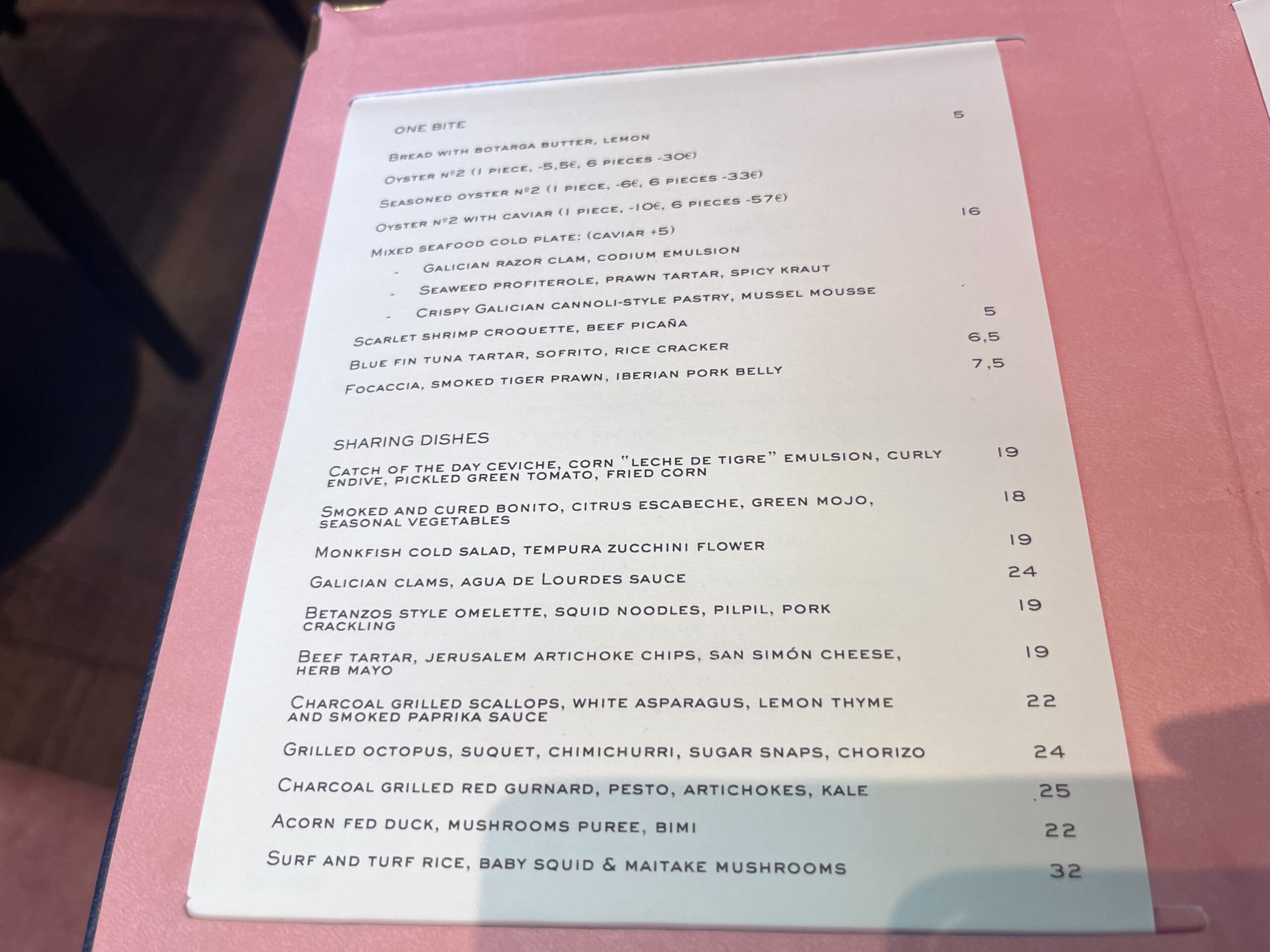 Batea のこだわりのお米料理が記載されたレストランメニュー表