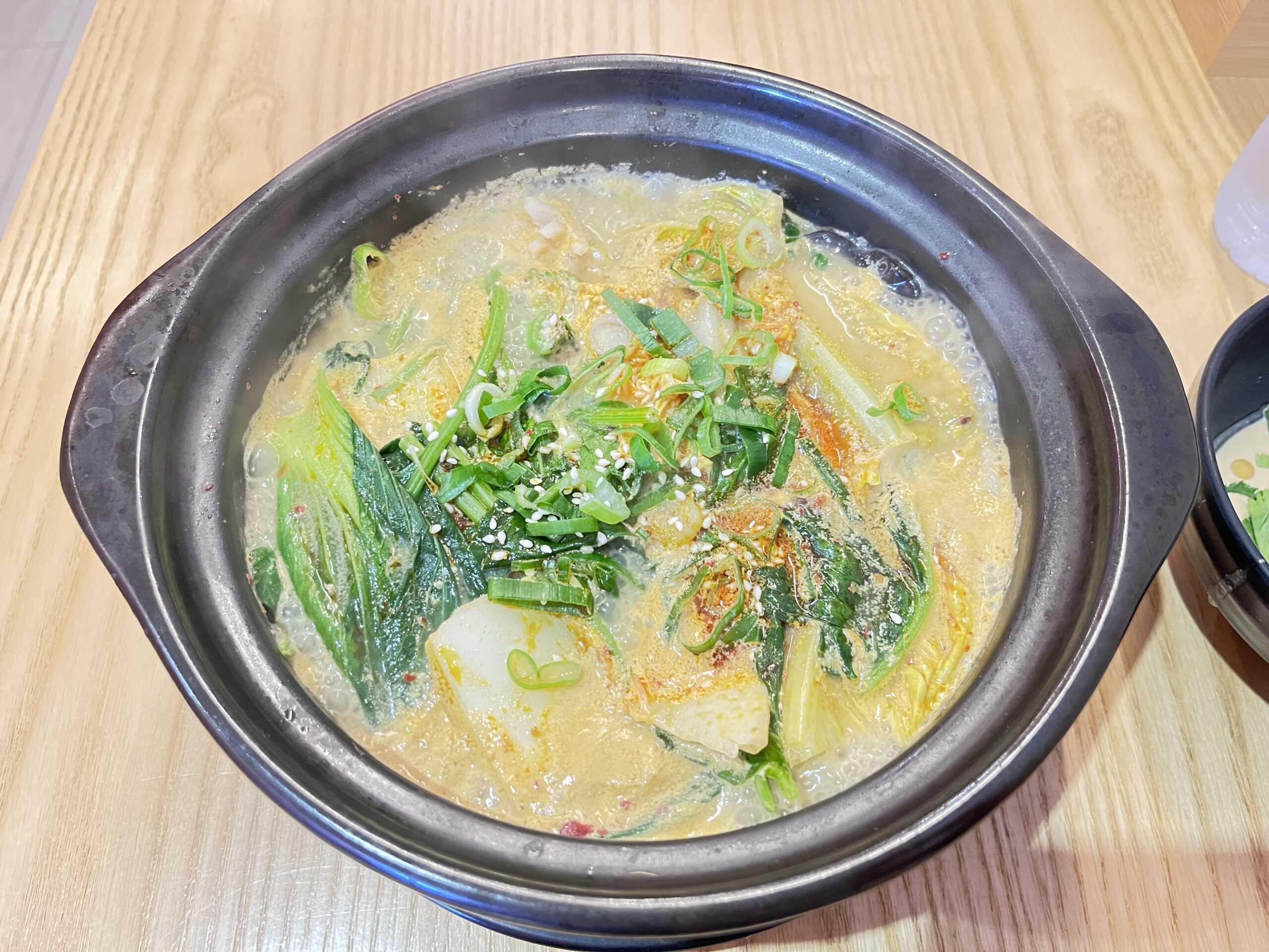 具だくさんでスープが美味しい熱々の本格麻辣湯(マーラータン)