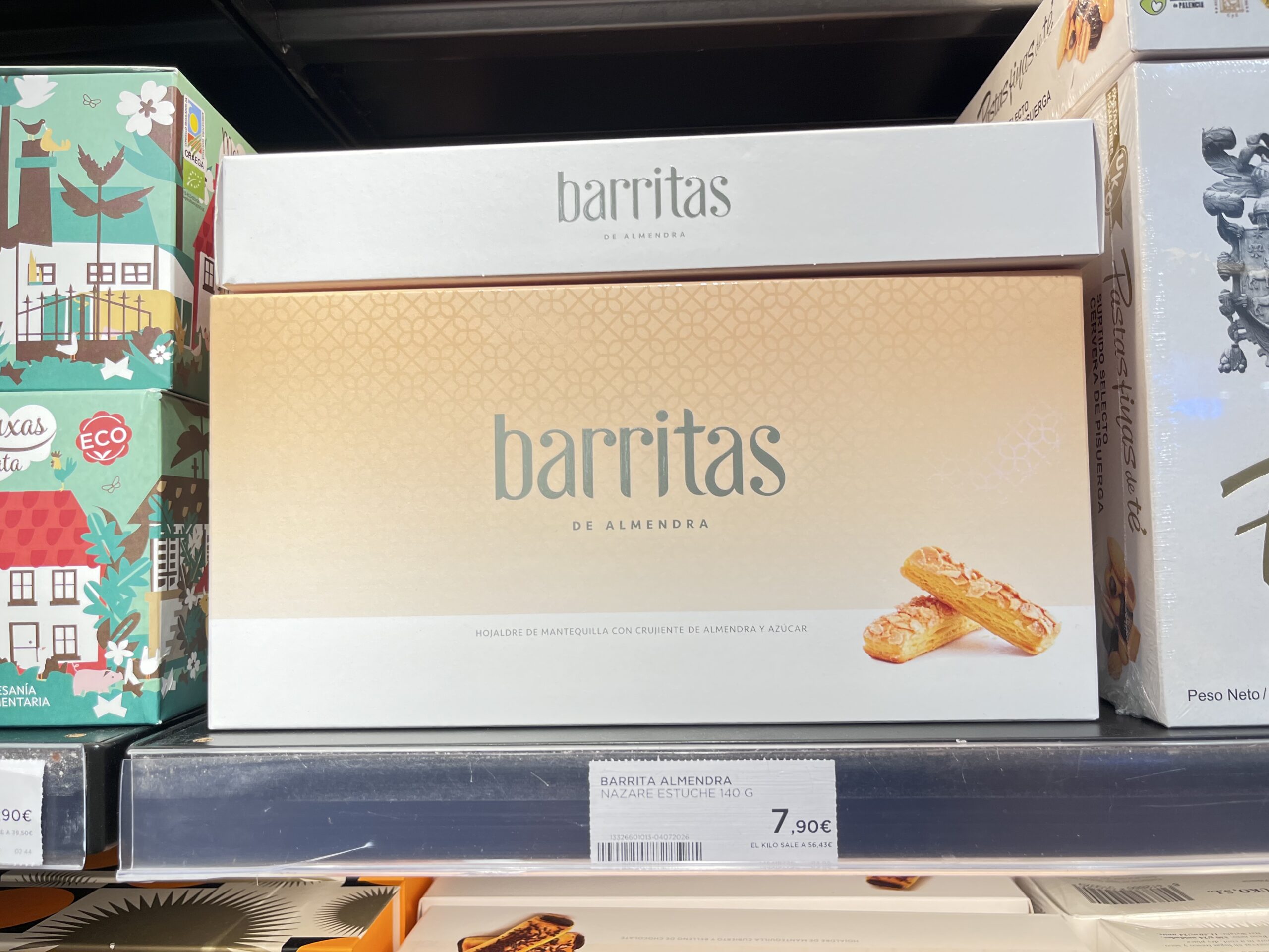 スペインの伝統的な香ばしい風味を味わえるアーモンドパイ菓子