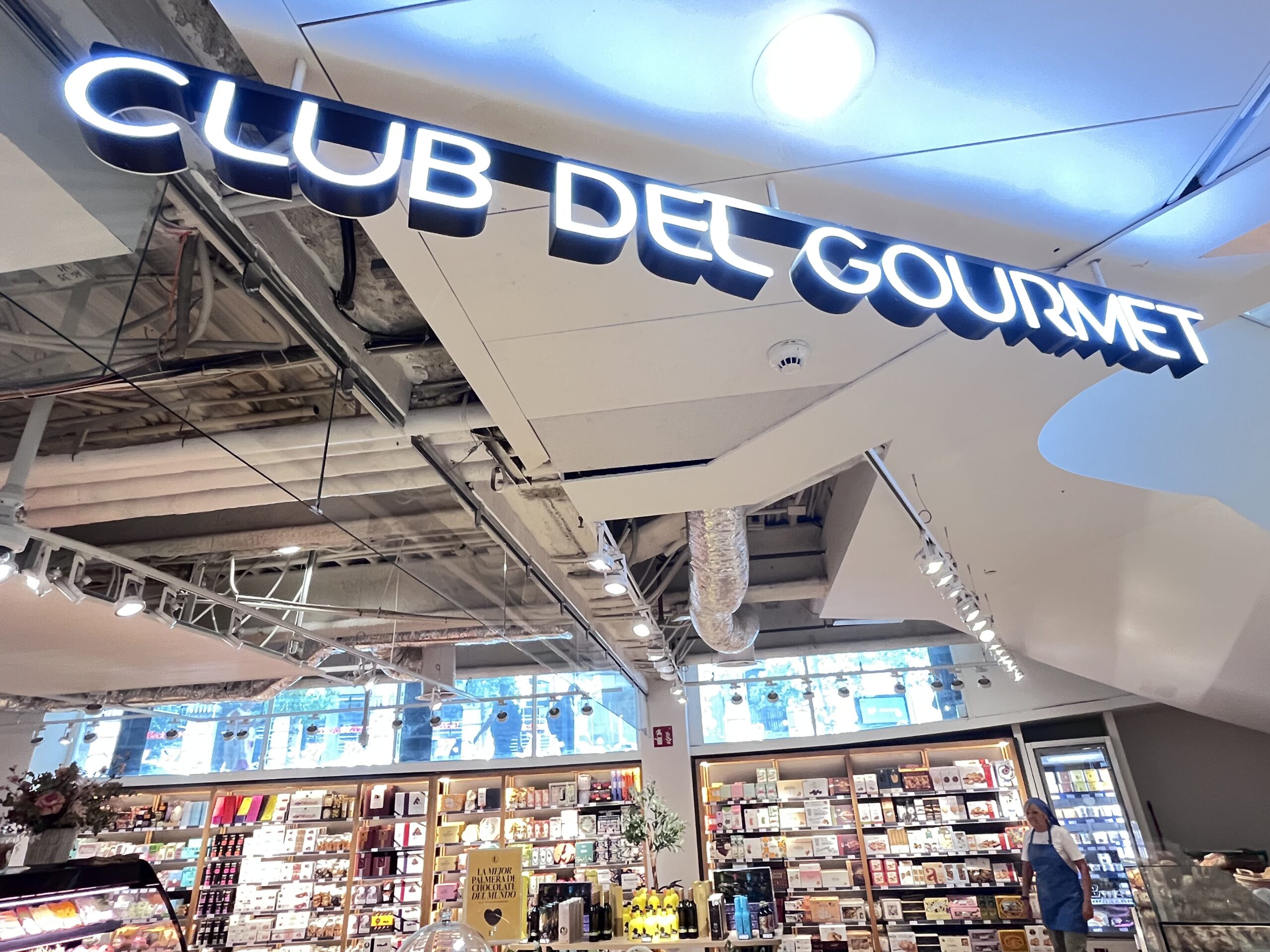 エルコルテイングレス地下にある高級食料品売り場 CLUB DEL GOURMET(クラブ・デル・グルメ)の店舗外観