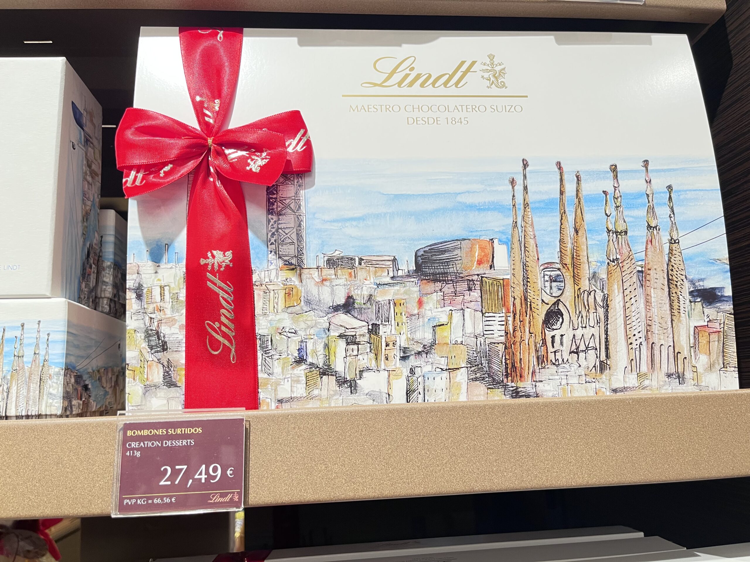 サグラダファミリアなどバルセロナの名所が描かれたLindt(リンツ)限定イラストボックス入りチョコレート