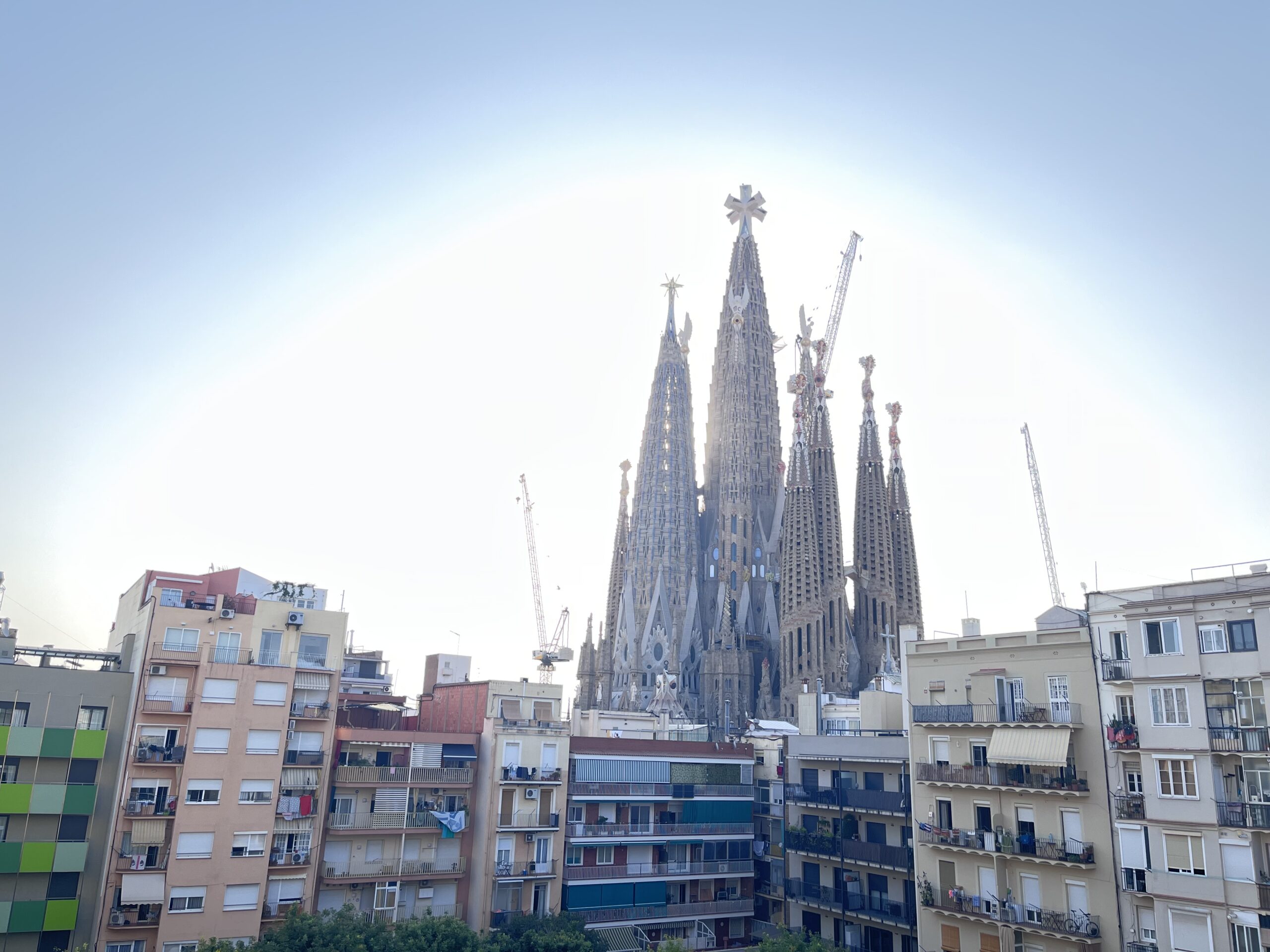 バルセロナ滞在中の思い出の風景と鮮やかな街並み