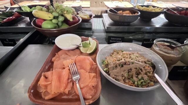 スモークサーモンと枝豆のサラダ
