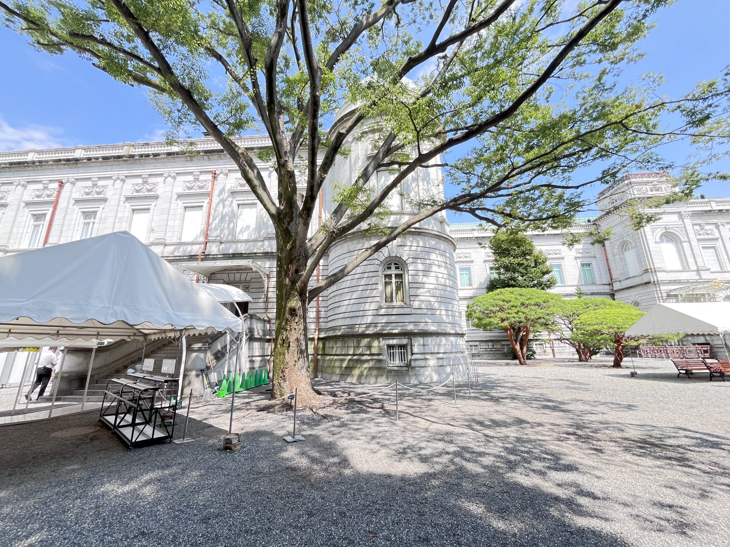 セキュリティチェックを経て入る迎賓館赤坂離宮の参観入口エリア