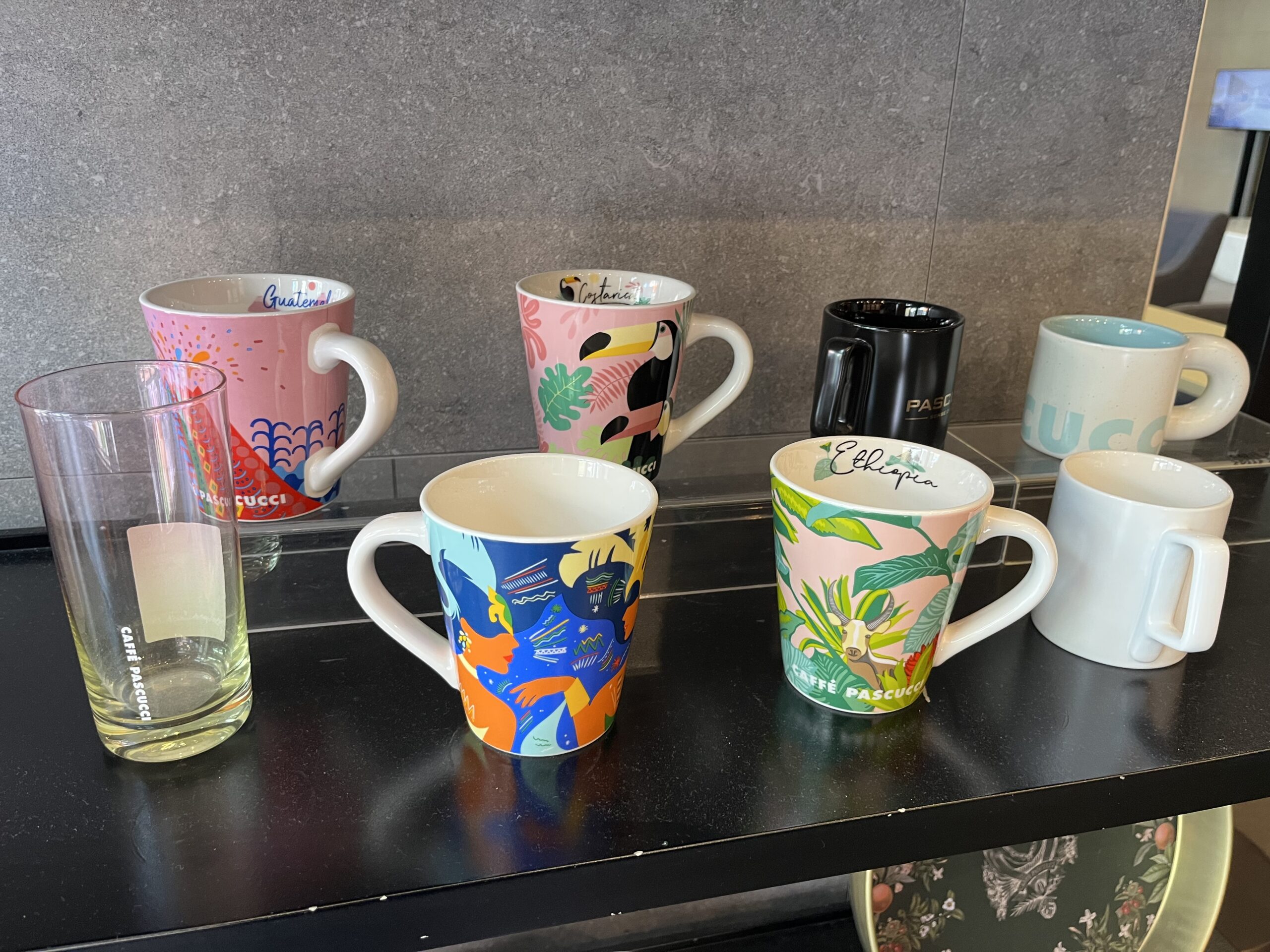 お土産にもおすすめなおしゃれなCAFFÉ PASCUCCIのオリジナルマグカップ