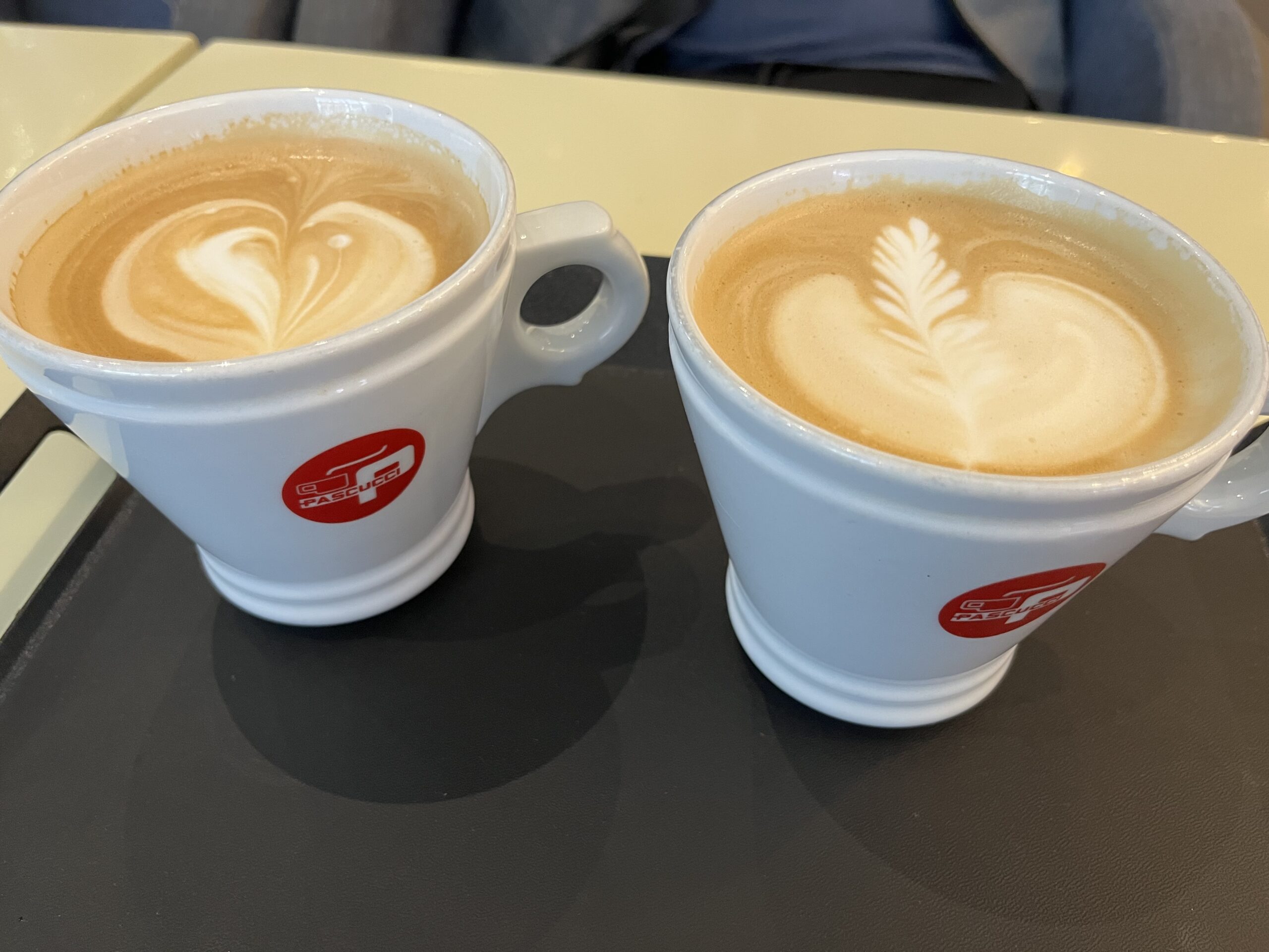 CAFFÉ PASCUCCIで飲むたっぷりのカフェラテ