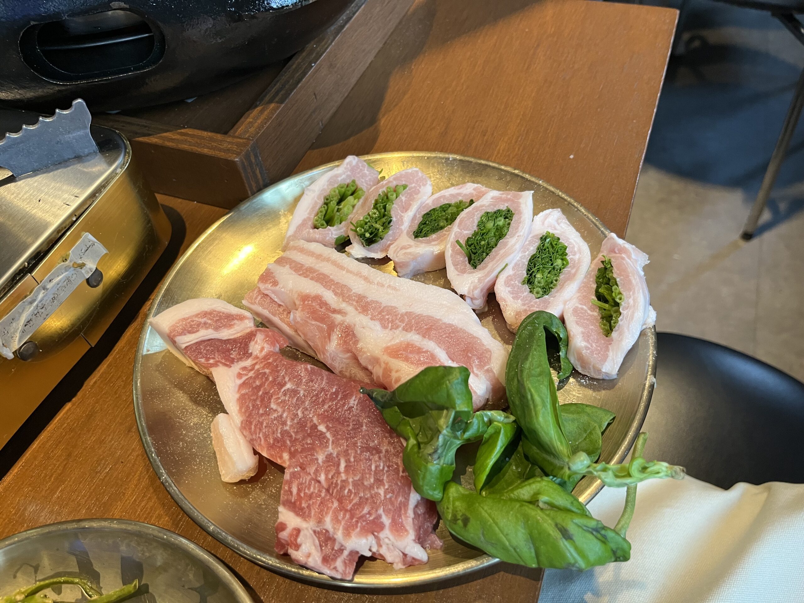 ソリャミョッで注文したサムギョプサルなどの豚肉の盛り合わせ