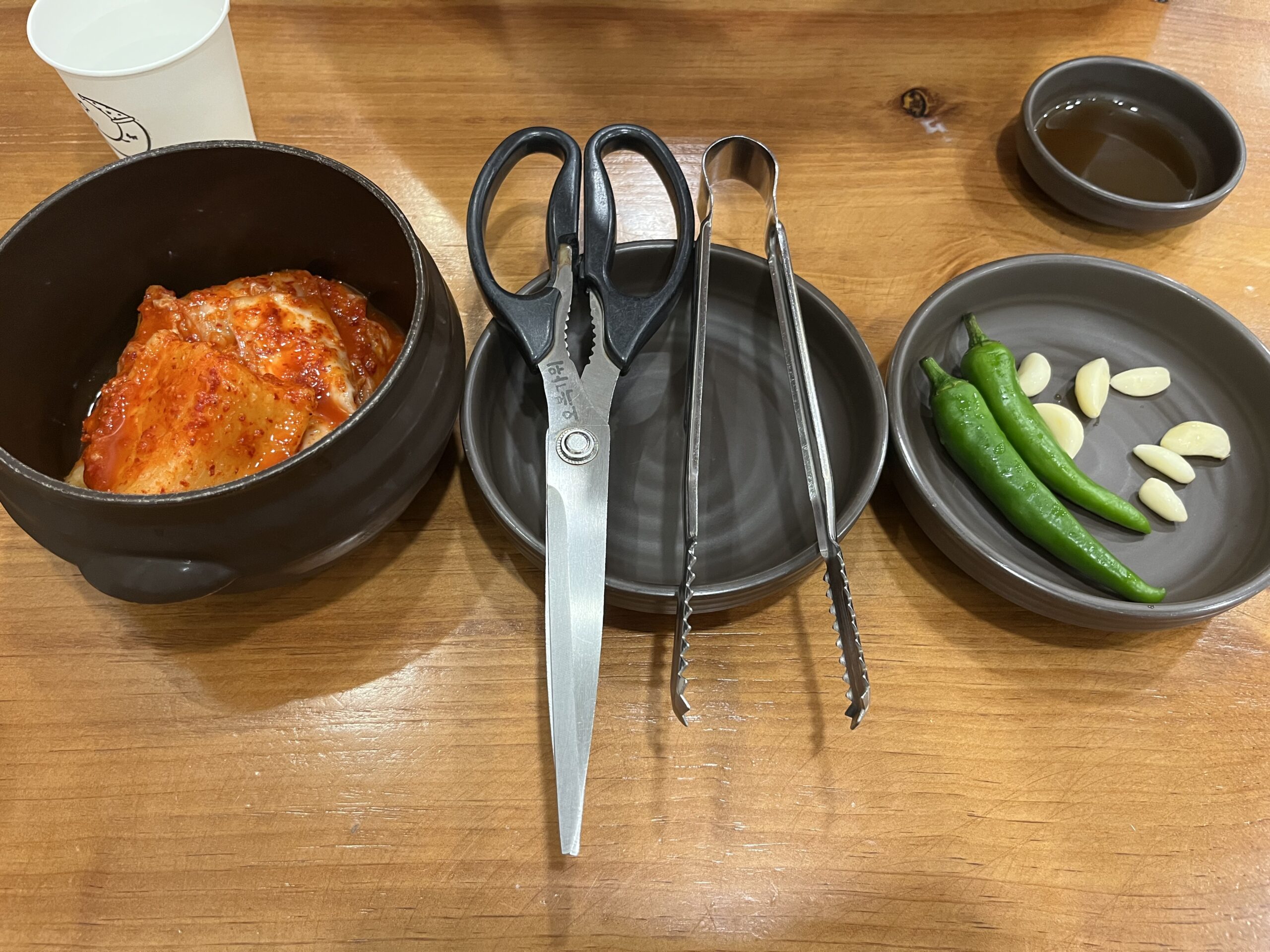 ソルロンタンの味変に欠かせない自家製カクトゥギとキムチ