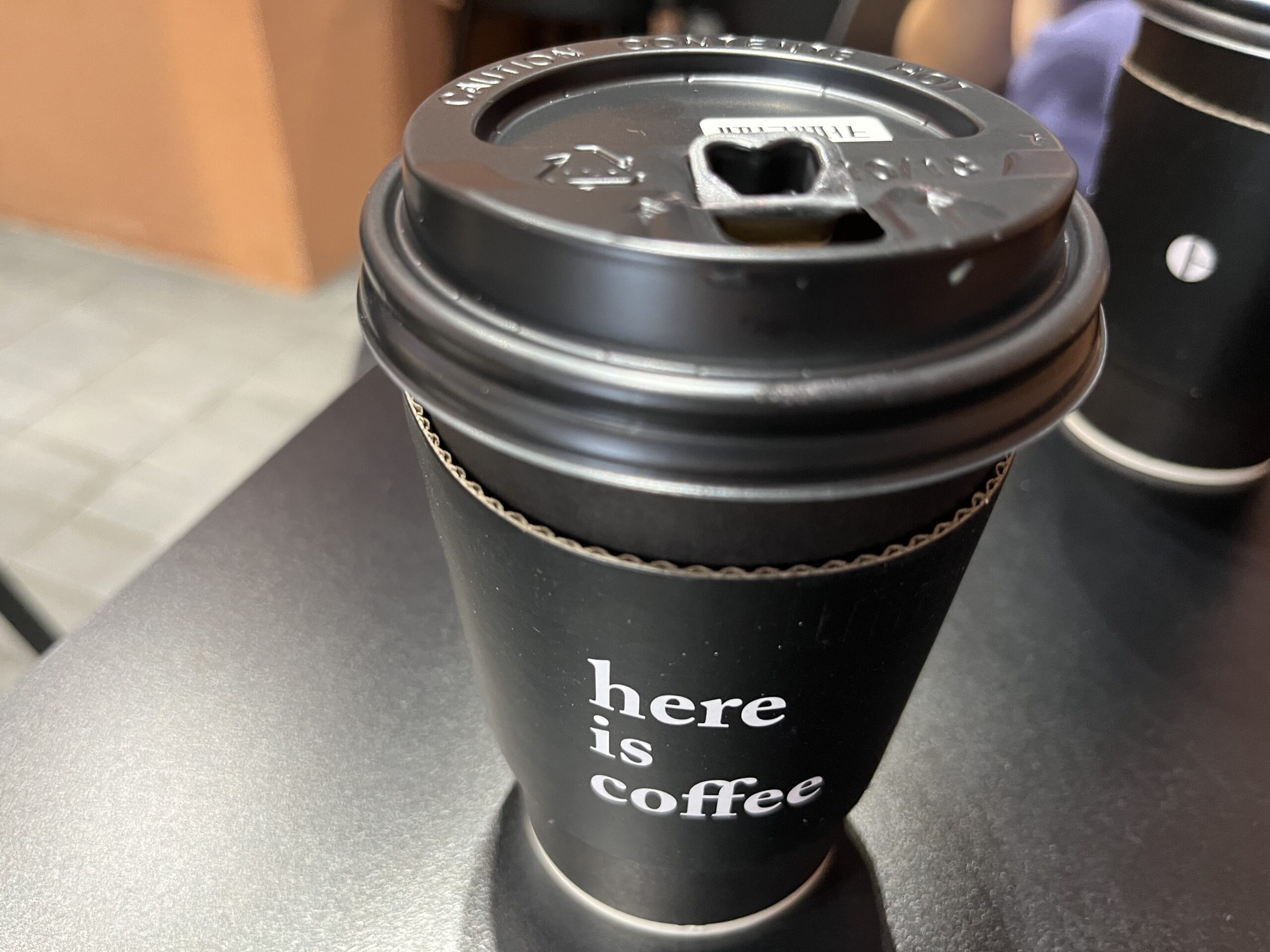 Here is coffeeでテイクアウトしたすっきり美味しいカフェラテ