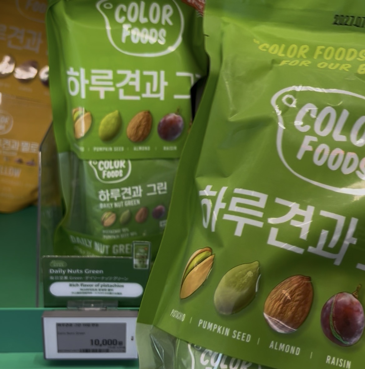 オリーブヤングで購入できるCOLOR FOODSの個包装ミックスナッツ10袋セット