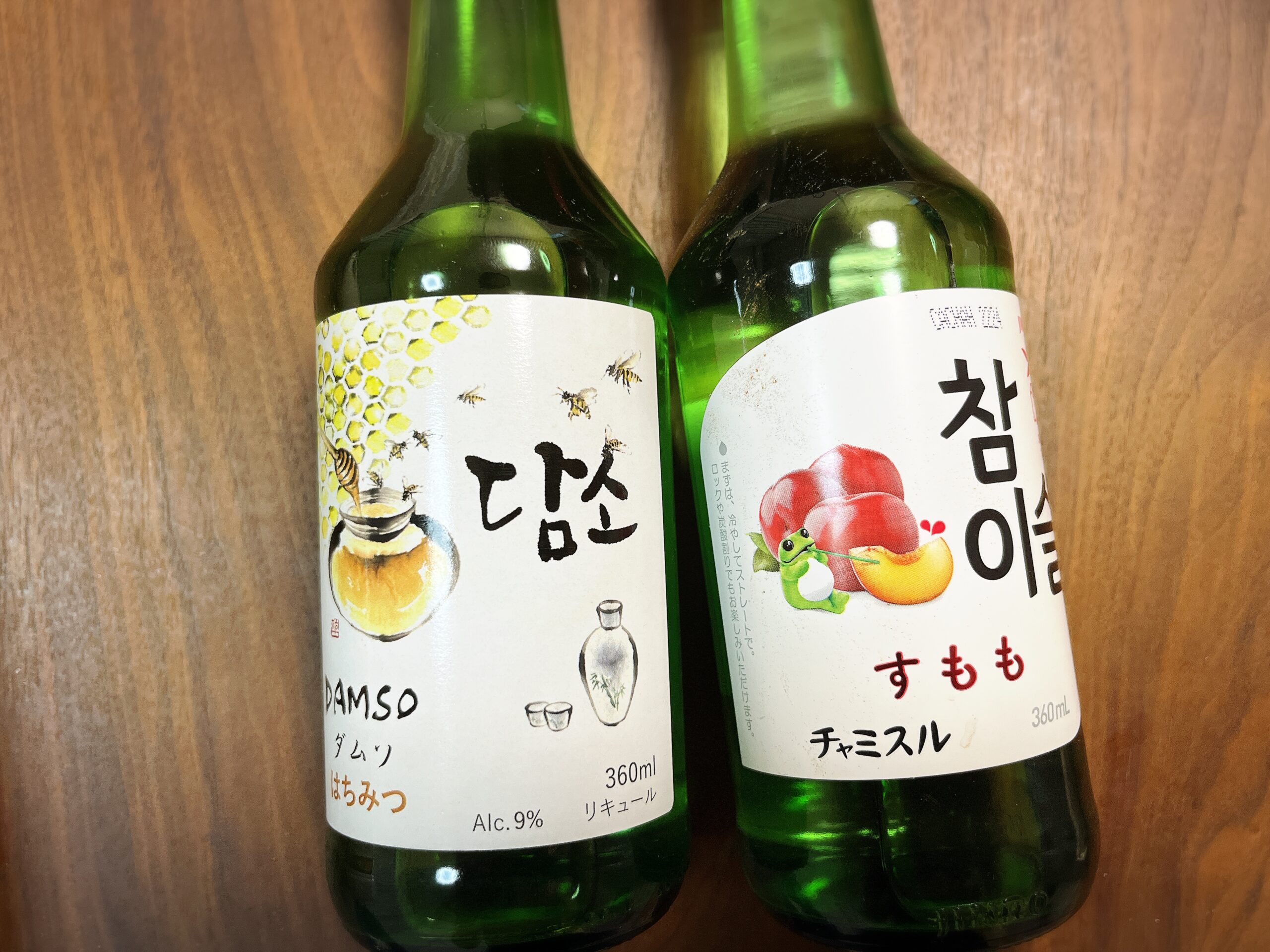 フルーティーで飲みやすいすもも味のチャミスルと蜂蜜味のダムソのボトル